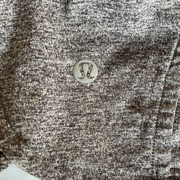 Lululemon shorts black and gray size 6 - Picture 3 of 7